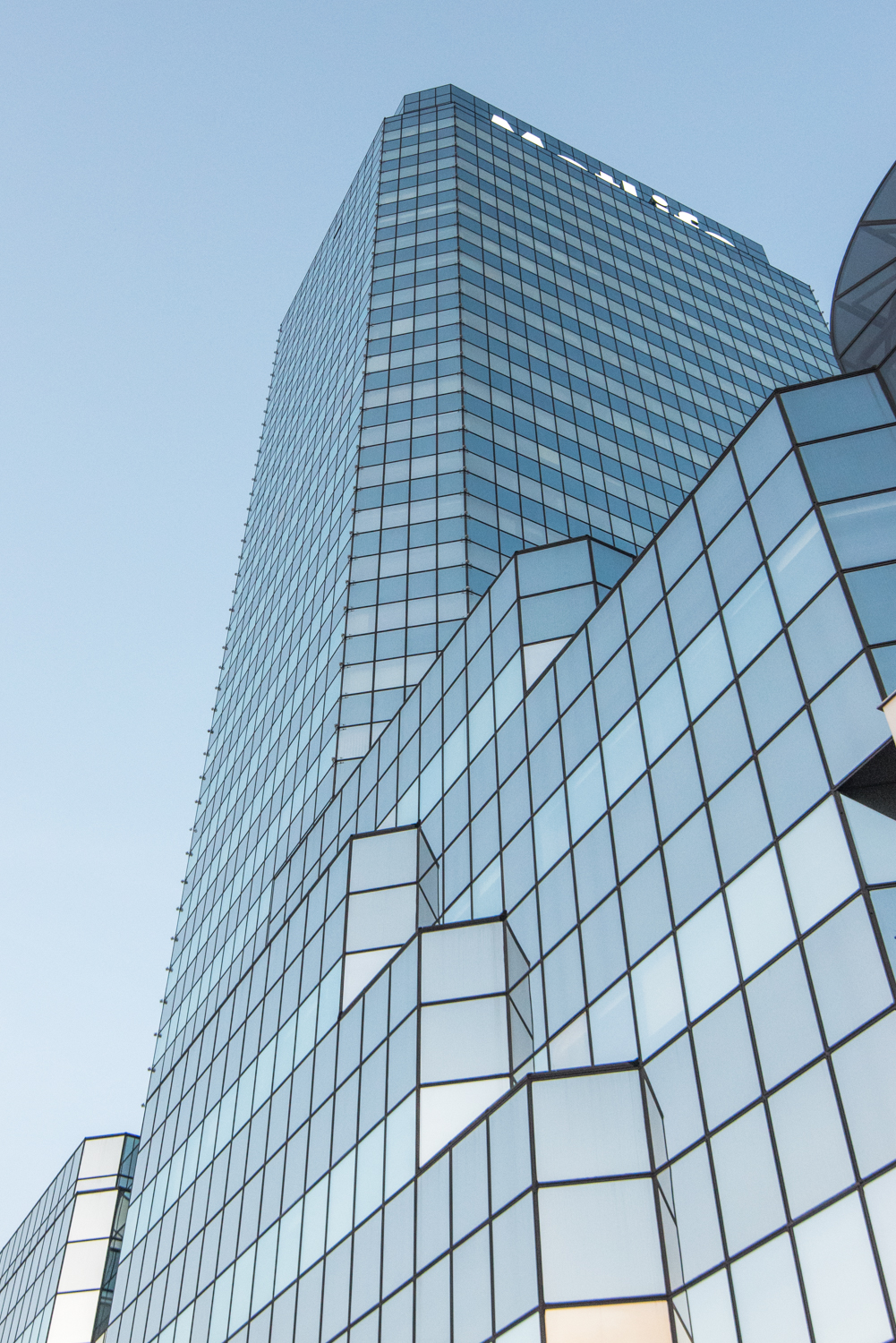 Zdjęcie architektury budynku Błękitny Wieżowiec (dawniej Polimex-Cekop)